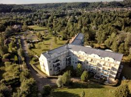 Residence Hotel Les Ducs De Chevreuse avec Hébergement, Repas & PDJ, Séminaire, Bureau & Parking，位于谢夫勒斯的酒店