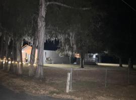 Perfect Location Near FL Horse Park Downtown & WEC，位于奥卡拉的酒店