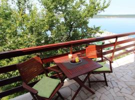 Apartment in Klimno - Insel Krk 33504，位于科里米诺的酒店