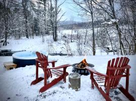 Le 10 - Spa Sauna Shower Bromont Lac-Brome，位于布罗蒙的酒店