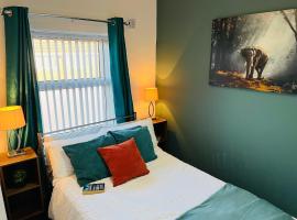 Comfortable 2 bed house in Widnes - sleeps 6，位于威德尼斯的酒店