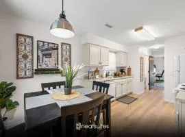 Near Ark Private Parking Patio 2 bed 1&half Bath