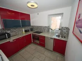 gemütliche 4 Zimmer Wohnung mit Einzelbetten, Küche und Badezimmer