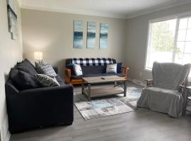 Beautiful Waterfront Ranch，位于Erie的酒店