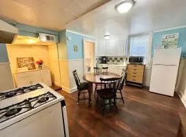 Cheerful Studio short walk to UHS near Lourdes & BU