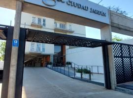 Departamento Amoblado de 2 dormitorios Zona Aeropuerto，位于Luque的酒店