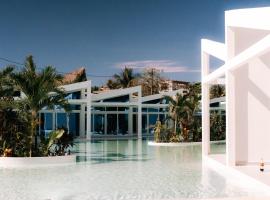 Sababa Resort El paredon，位于El Pared&oacute;n Buena Vista的带停车场的酒店