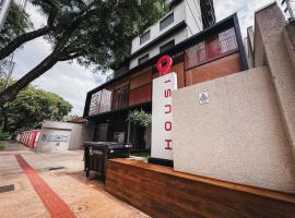 BE Deodoro, prédio novo! completo, com piscina e academia, perto do mercado público，位于马林加的酒店