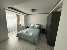 City Hall Deluxe Studio