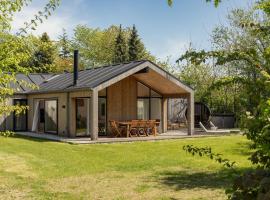 Luxury 4 bed home with sauna，位于Tisvilde的酒店