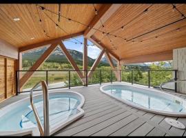 Luxury 2 Bedroom Mountain View Condo，位于坎莫尔的酒店