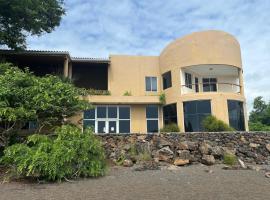 Hotel Witttmer，位于Puerto Velasco Ibarra的海滩酒店