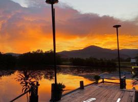 Funky Moon Kampot，位于贡布的酒店