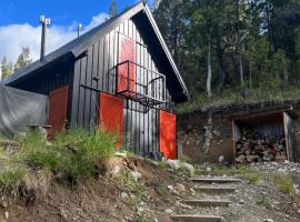 Cabaña sobre el Lago Cholila，位于Cholila的酒店