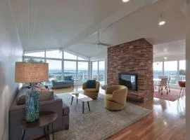 Vino Vista - Mid-Century Stunning Views w Deck