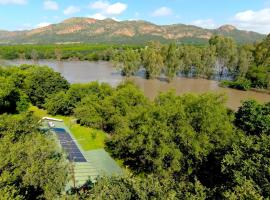 Honeypot Fly Fishing Eco Chalet，位于Rooderand的酒店