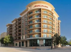 巴吞鲁日市中心汉普顿酒店及套房