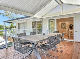 Upper Deck On Dobell，位于Wangi Wangi的酒店