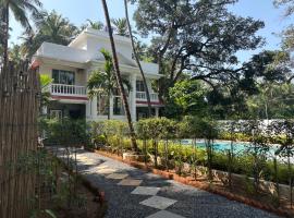Nature's Inn Luxury Villa Morjim Goa，位于Pernem的酒店