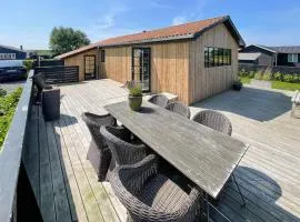 Amazing Home In Mesinge With Wifi