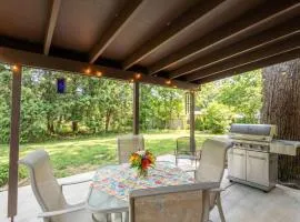 Spacious 4BR Home with BBQ Yard Near Golf Course