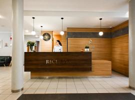 多姆珀罗尼酒店，位于奥斯特罗达的酒店