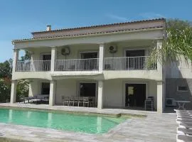 Villa 300m2 piscine chauffée et jacuzzi-spa de nage
