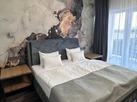 Готельний комплекс GАРБУЗ，位于Novohrad-Volynsʼkyy的带停车场的酒店