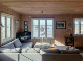Cabin With Views Over Sogndalstrand，位于Sogndalsstrand的酒店