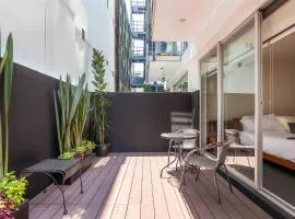 Chic 2BR Condo in Condesa steps from Parque Mexico