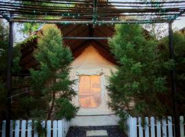 Bambus Restaurant, Bar & Glamping，位于芭东海滩的豪华帐篷营地