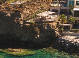 Castello Infinity Suites - Adults Only，位于阿齐亚佩拉加的酒店