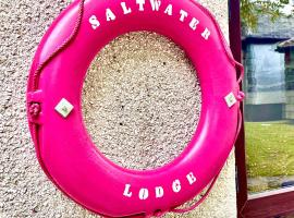 2 Bedroom Cornish Lodge For Penzance And St Ives，位于彭赞斯的酒店