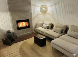 Charming Cottage Near Heatherhill With Jacuzzi，位于Rågeleje的酒店