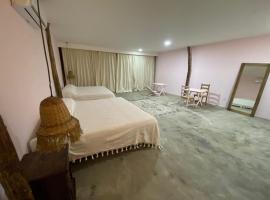 Cabañas y Restaurante La Luna，位于Boca del cielo的酒店