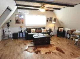 Historic Gold Town Loft A-Frame 1 Bedroom with sofa sleeper WIFI