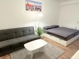 Modern, quiet apartment right by S-Bahn - close to Munich & airport