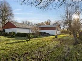 Calm Holiday Home With Great Outings