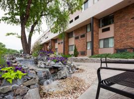 Holiday Inn & Suites St. Cloud by IHG，位于圣克劳德的酒店