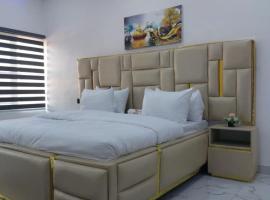 2 bedroom Apartment Lekki Ovation Terrace，位于莱基的酒店