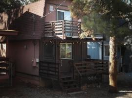 Cozy Cabin Among The Pines，位于舒格洛夫的酒店