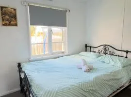 Private Double Room close CBD & Airport