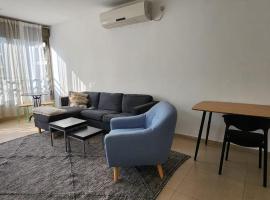 Modern Family Apartment by IsrApart，位于霍隆的酒店
