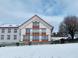 巴荣斯赫拉特宾馆