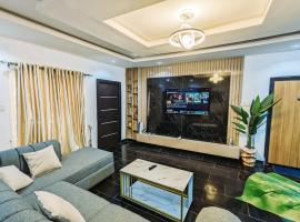 BOL LODGE AND APARTMENT，位于拉各斯的木屋