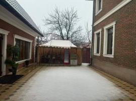 云朵酒店，位于Zhezdi的带泳池的酒店