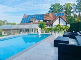 Luxe Vacation Villa with swimming pool, 5 bedrooms