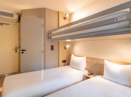 马恩河谷 - 圣蒂博德维涅普瑞米尔经典酒店，位于圣蒂博德维涅的酒店