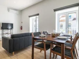 Downtown 1 Bedroom Apartment E - 150m from the Beach