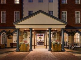 埃克塞特南门美居酒店，位于埃克塞特的带停车场的酒店